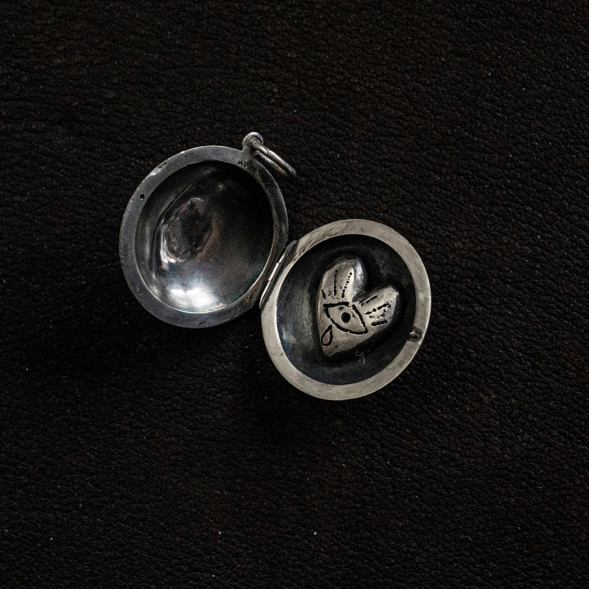 Crying heart locket - Smith & Sun