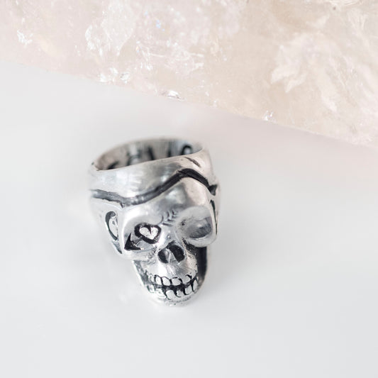 Engraved Lilith skull pinky ring - Smith & Sun